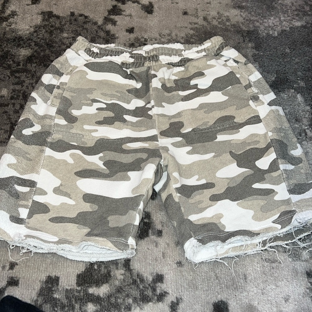 Boys size 14 CHASER camo pull on cotton short